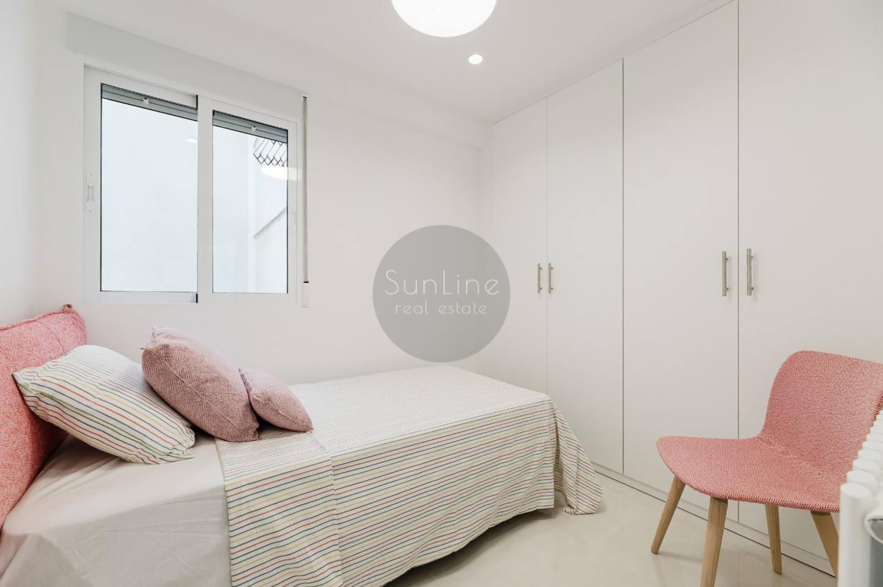 Sale of a 3-bedroom apartment with new renovation near Russafa