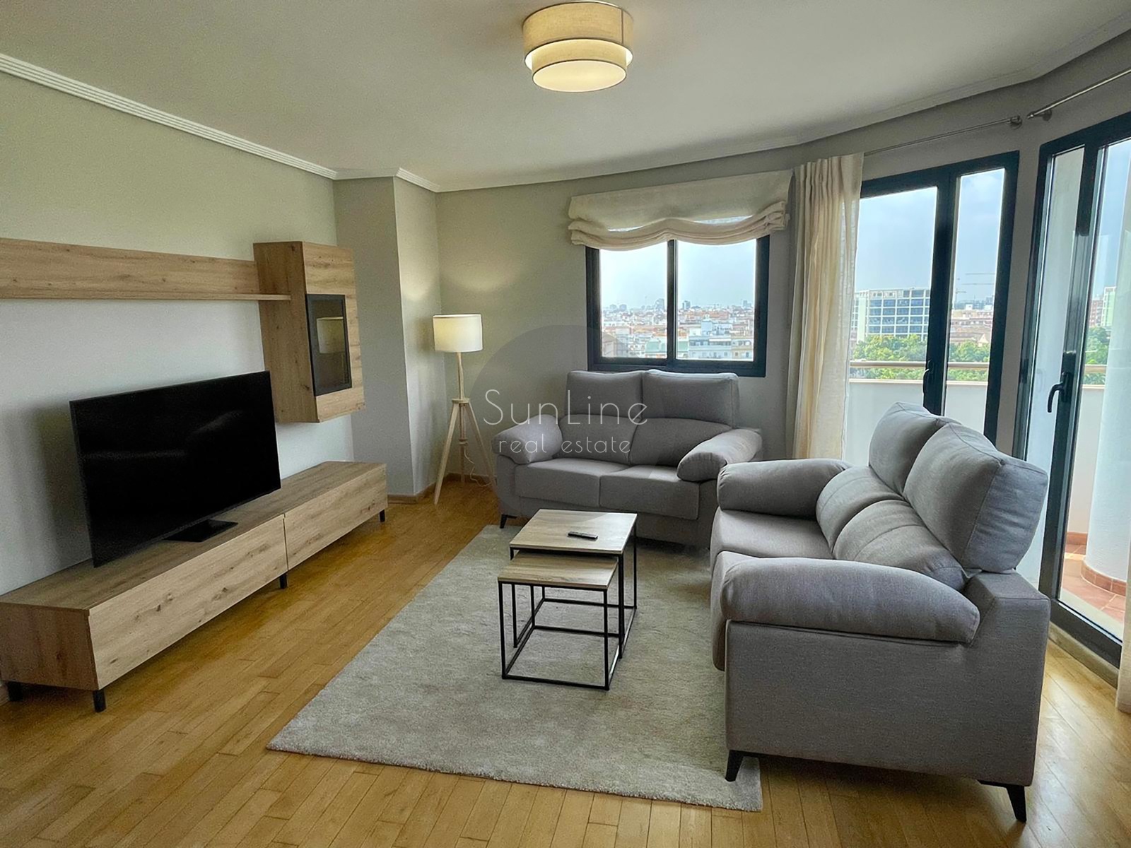 Apartment for rent with panoramic views of Turia Park and two terraces, parking included in the price