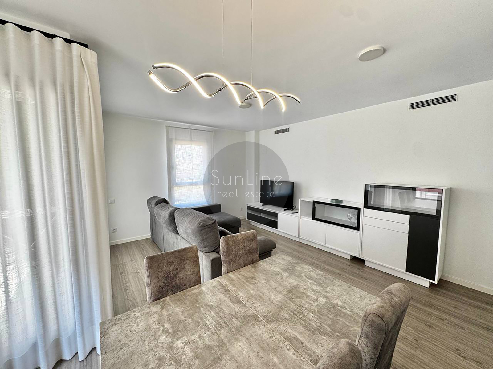 Bright modern apartment with a rooftop pool near the City of Arts and Sciences