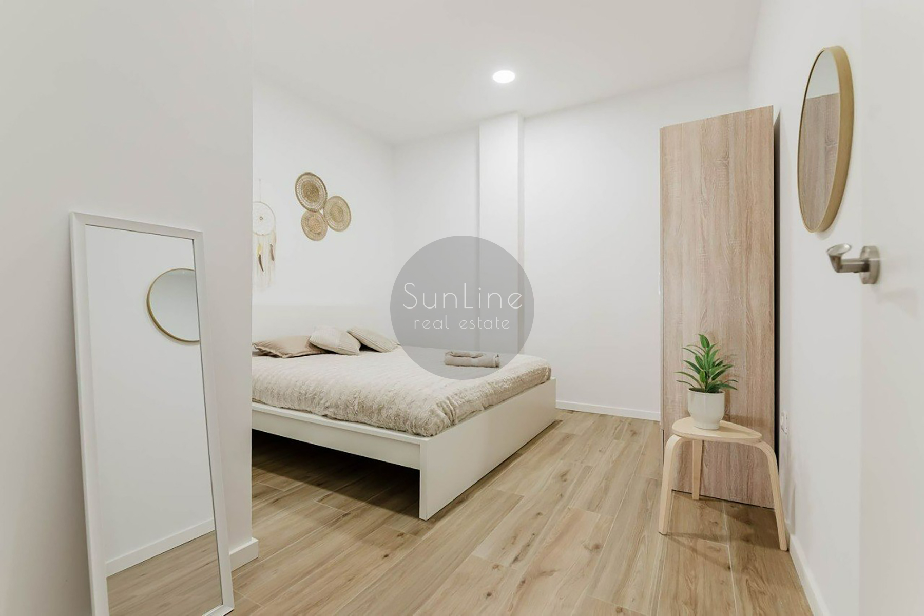 Rent of a bright furnished two-bedroom apartment after renovation