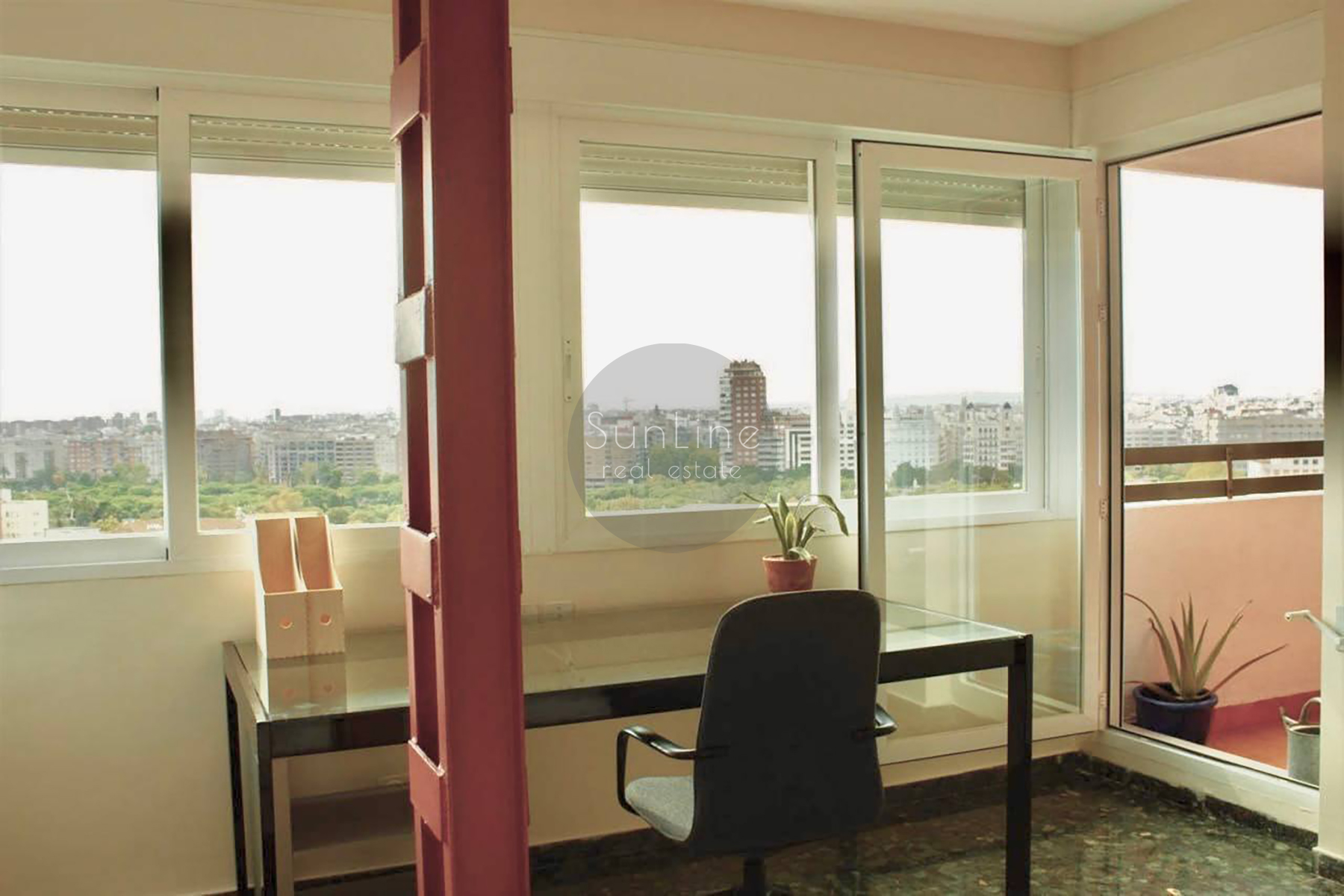 Apartment for rent on the 14th floor with a terrace and panoramic view of Valencia