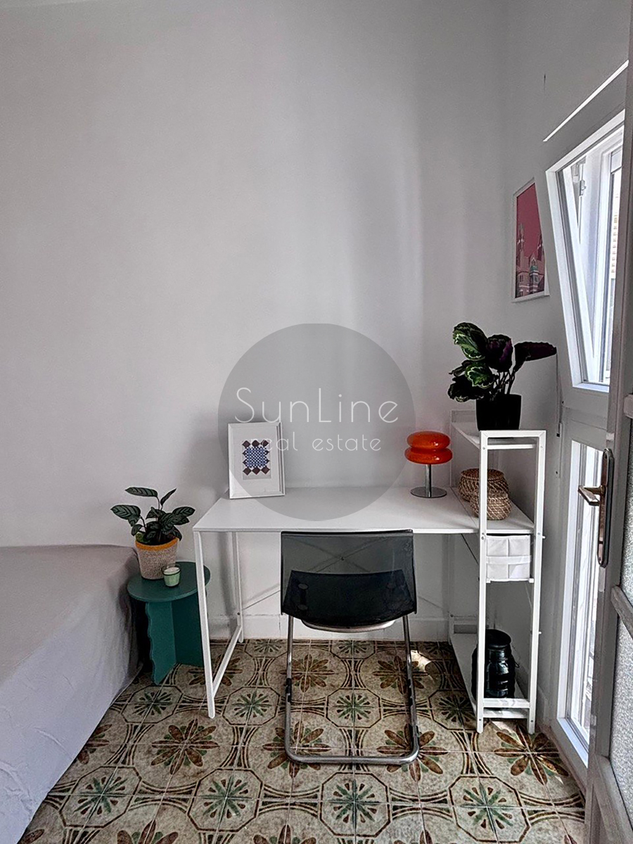Renting a cozy three-bedroom apartment 5 minutes from Turia Park