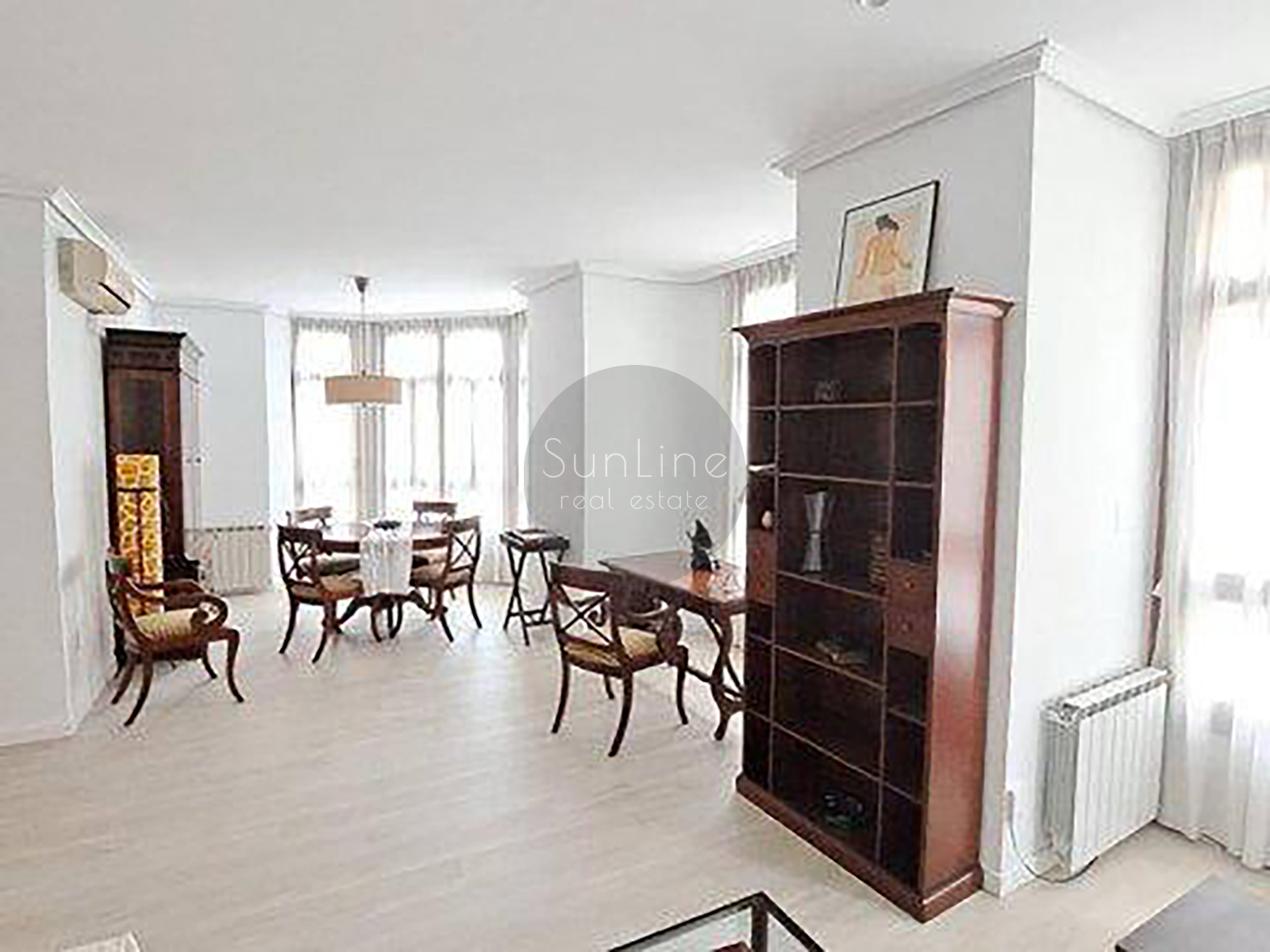Apartment for rent with new renovation and modern furniture near Valencia's main attractions