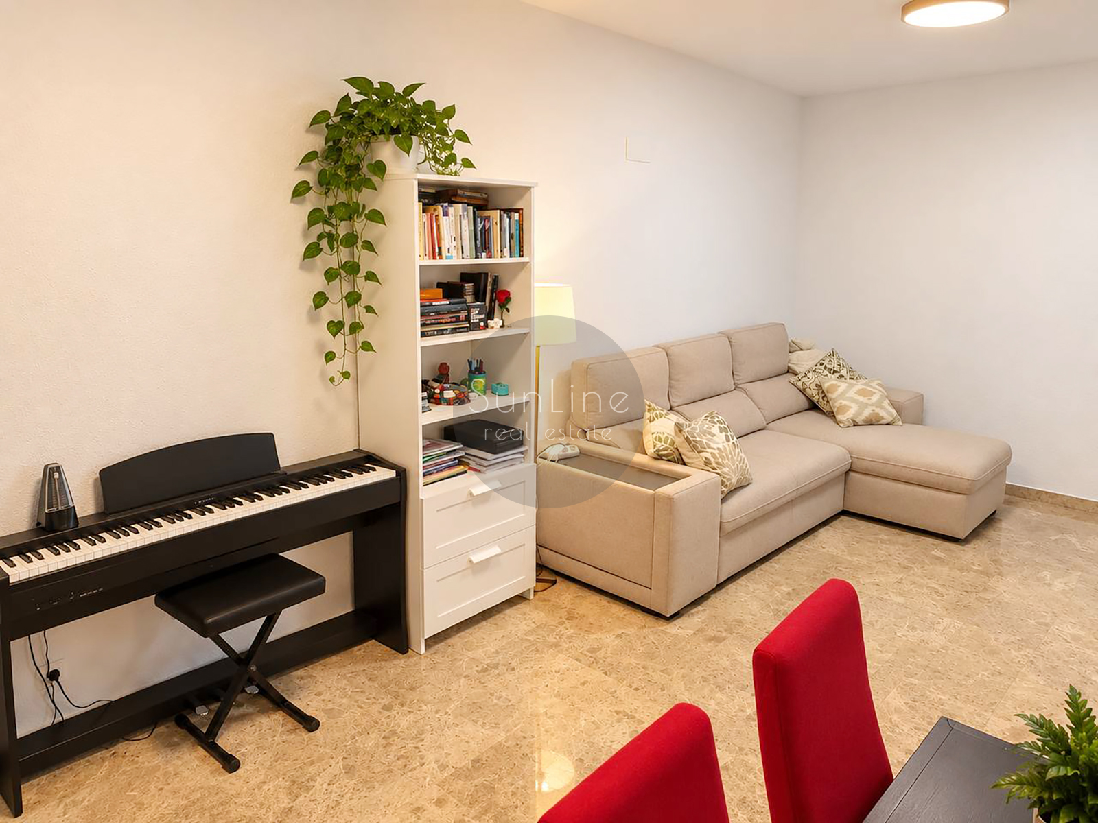 Apartment for sale with terrace, two bedrooms, pool, garage and storage room in Valterne, Paterna