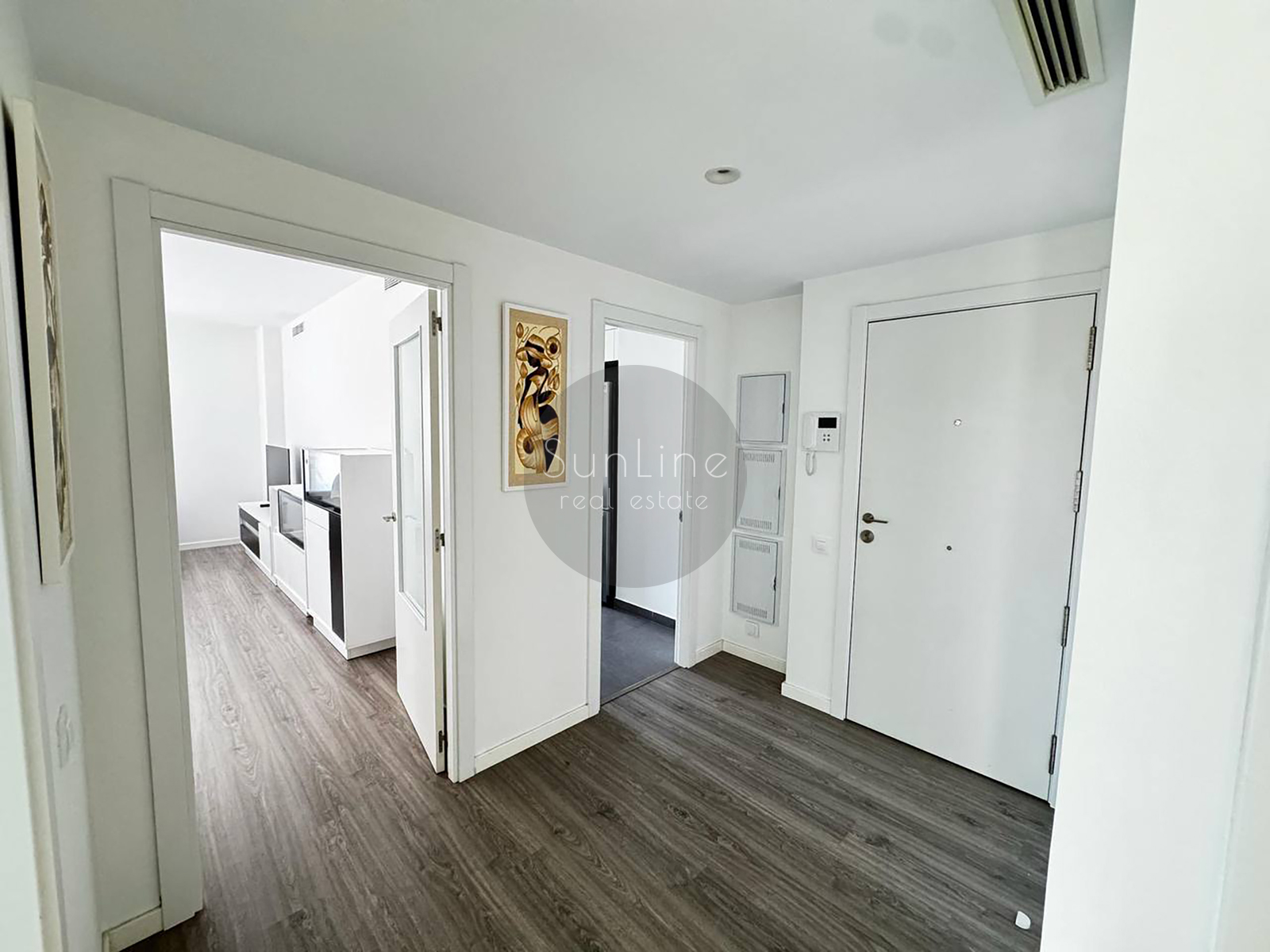 Bright modern apartment with a rooftop pool near the City of Arts and Sciences