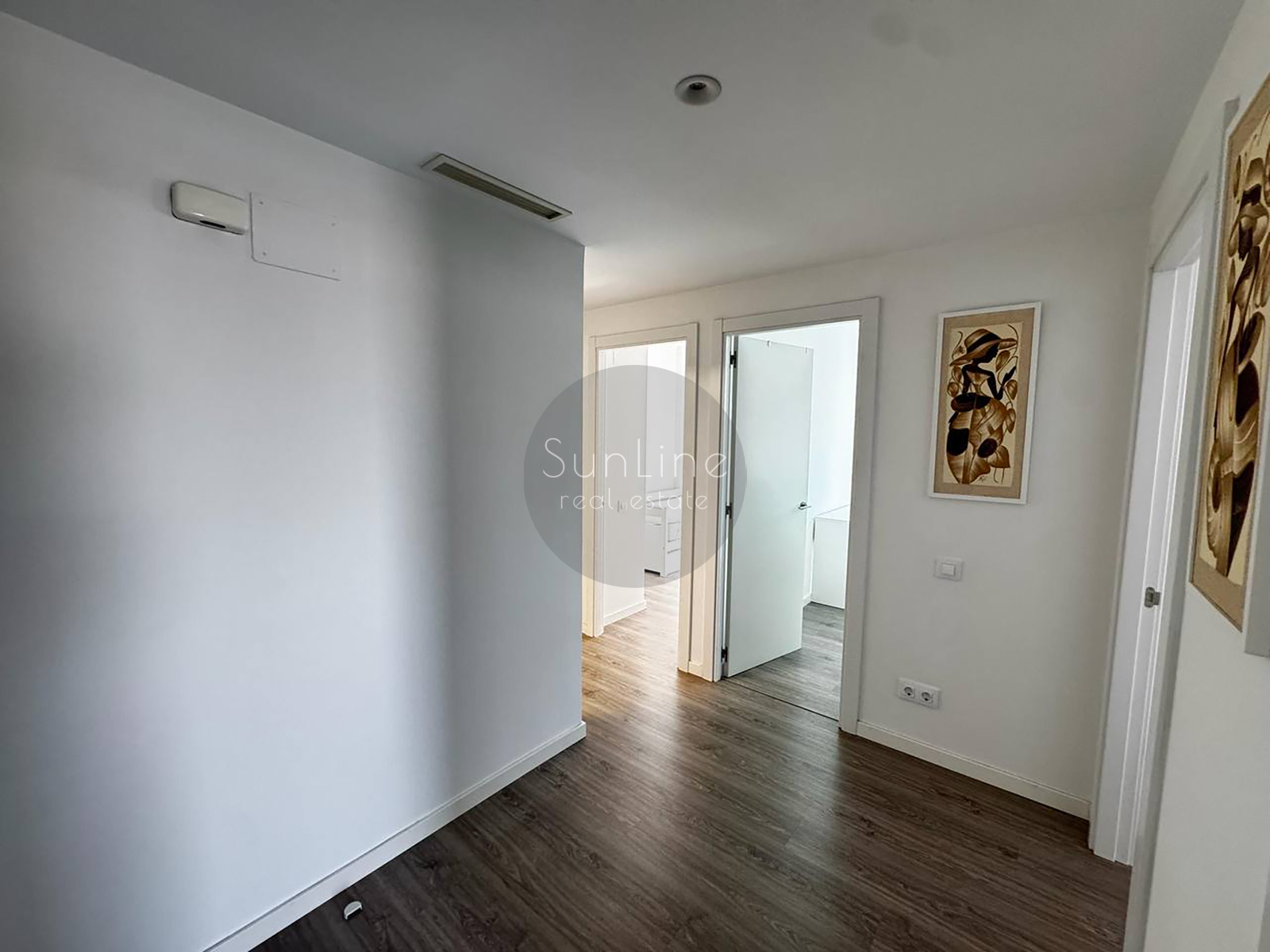Bright modern apartment with a rooftop pool near the City of Arts and Sciences