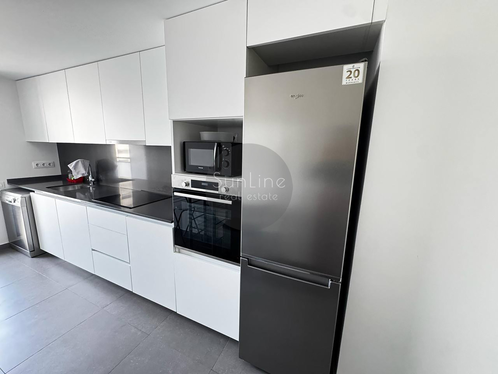 Bright modern apartment with a rooftop pool near the City of Arts and Sciences