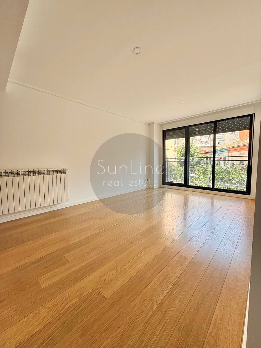 Renting a modern apartment with a pool a few minutes from downtown Valencia