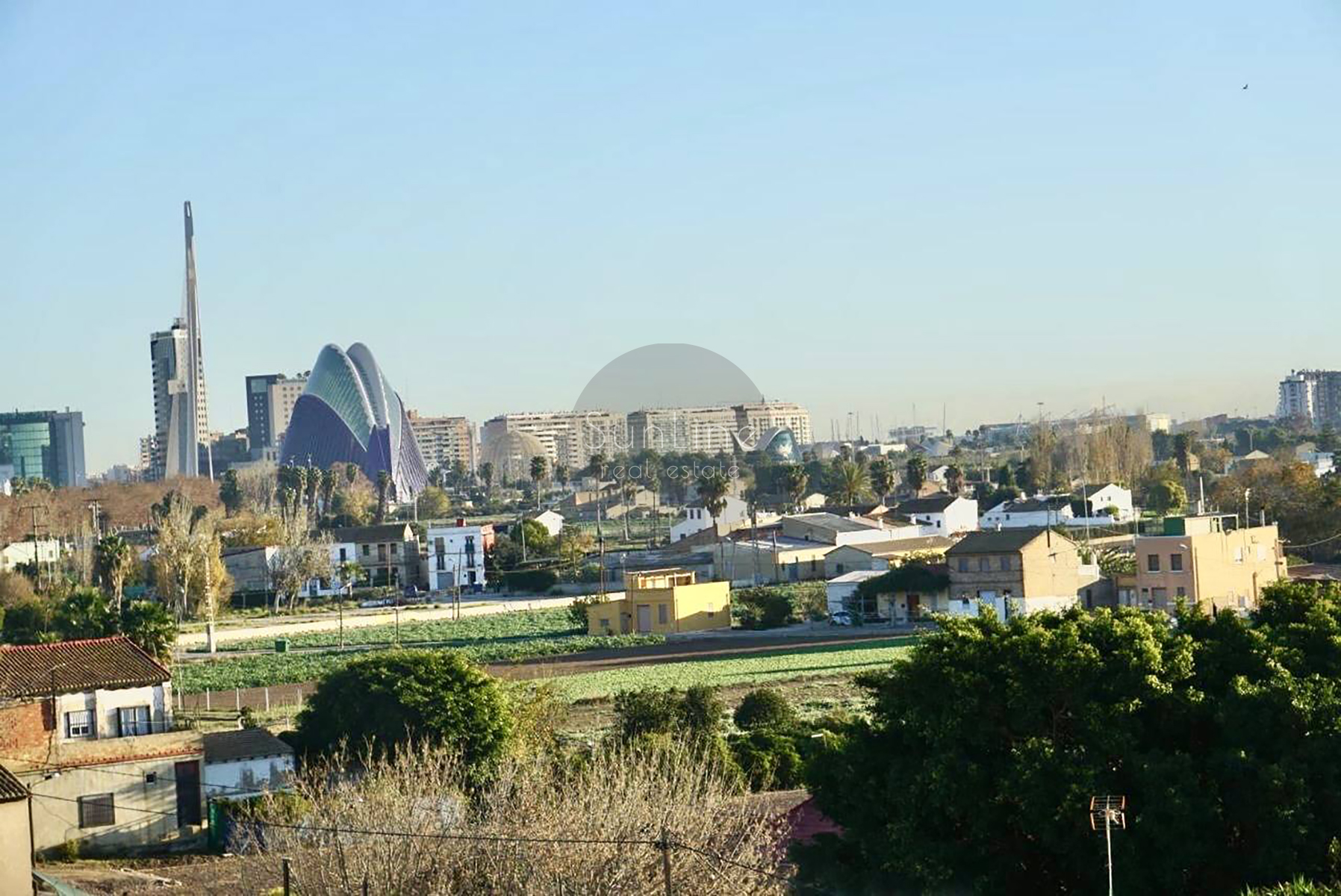 Rent of a modern apartment with a terrace and views of the City of Arts and Sciences