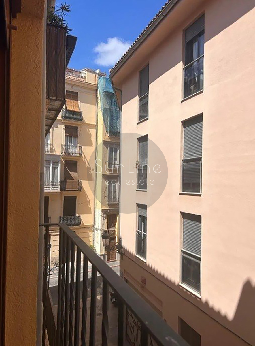Renting a cozy apartment after a recent renovation in the very heart of Valencia
