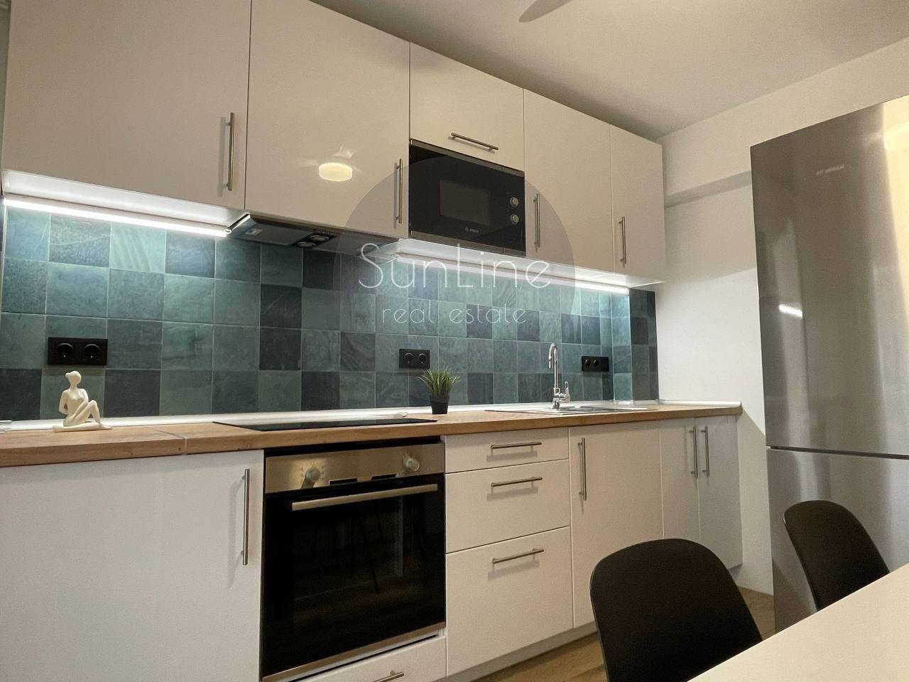 Rent of a cozy three-bedroom apartment in a quiet Ciutat Fallera