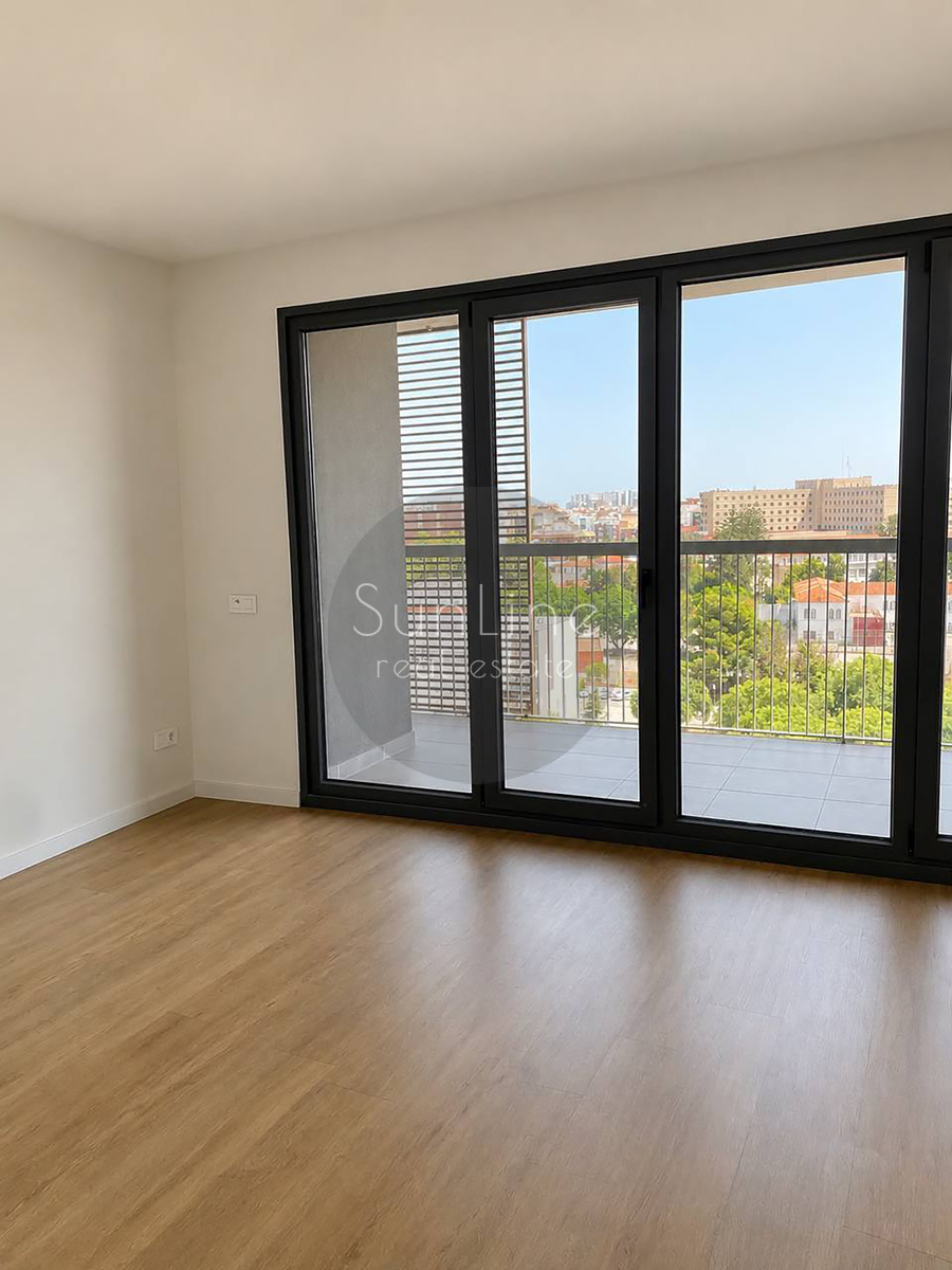 Renting a penthouse with two private terraces, garage and pool in Safranar