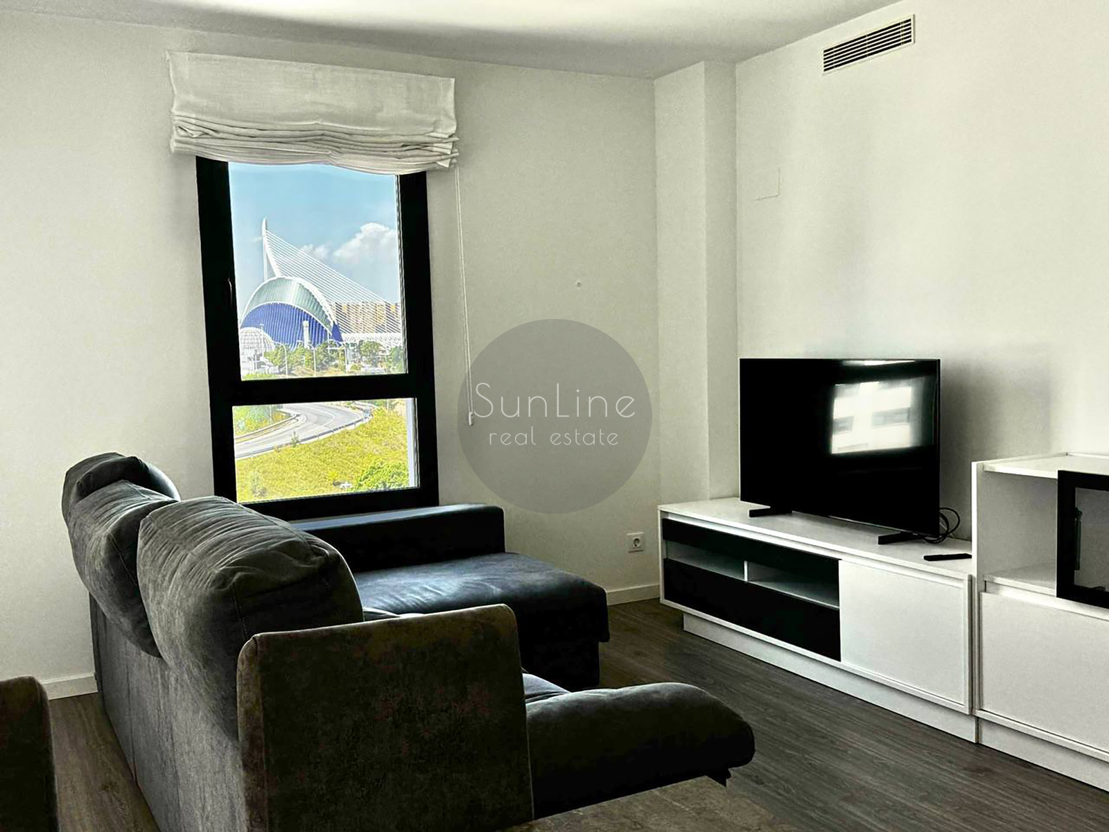 Bright modern apartment with a rooftop pool near the City of Arts and Sciences