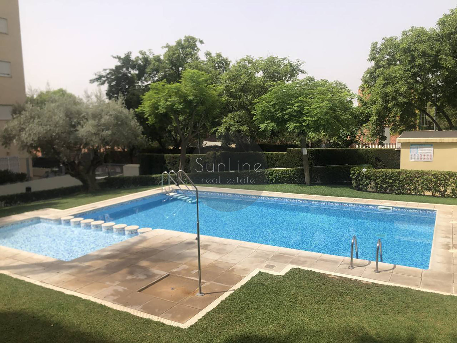Apartment for sale with terrace, two bedrooms, pool, garage and storage room in Valterne, Paterna