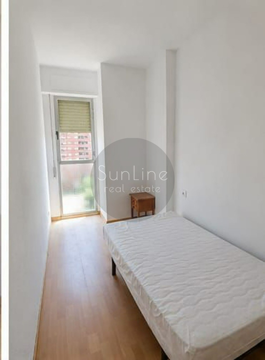 Rent of a bright apartment with four bedrooms, a garage, and a storage room