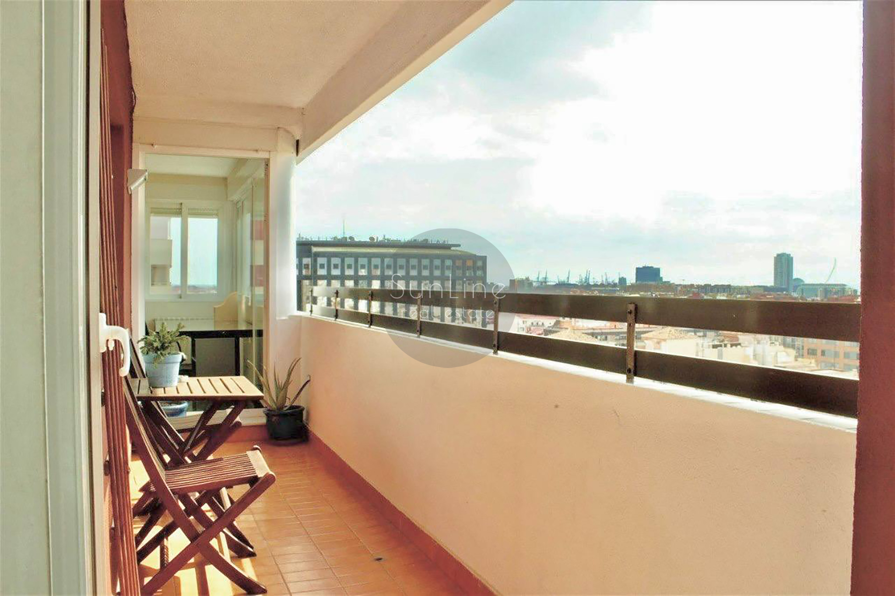 Apartment for rent on the 14th floor with a terrace and panoramic view of Valencia