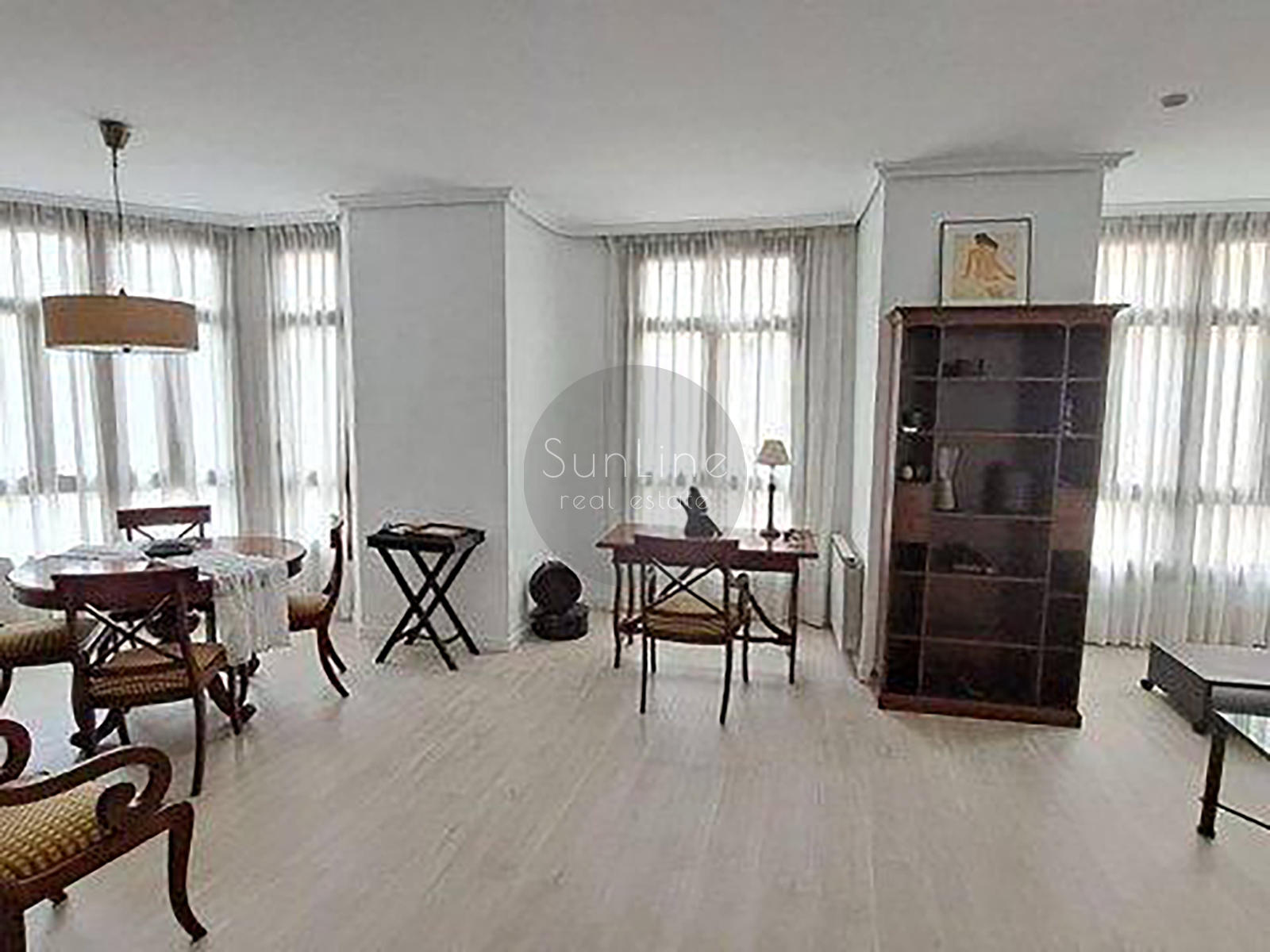 Apartment for rent with new renovation and modern furniture near Valencia's main attractions