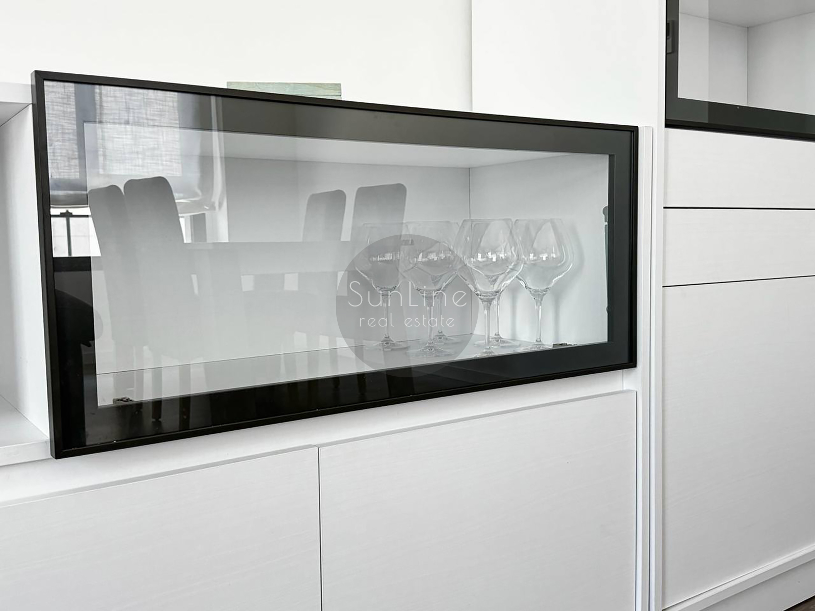 Bright modern apartment with a rooftop pool near the City of Arts and Sciences