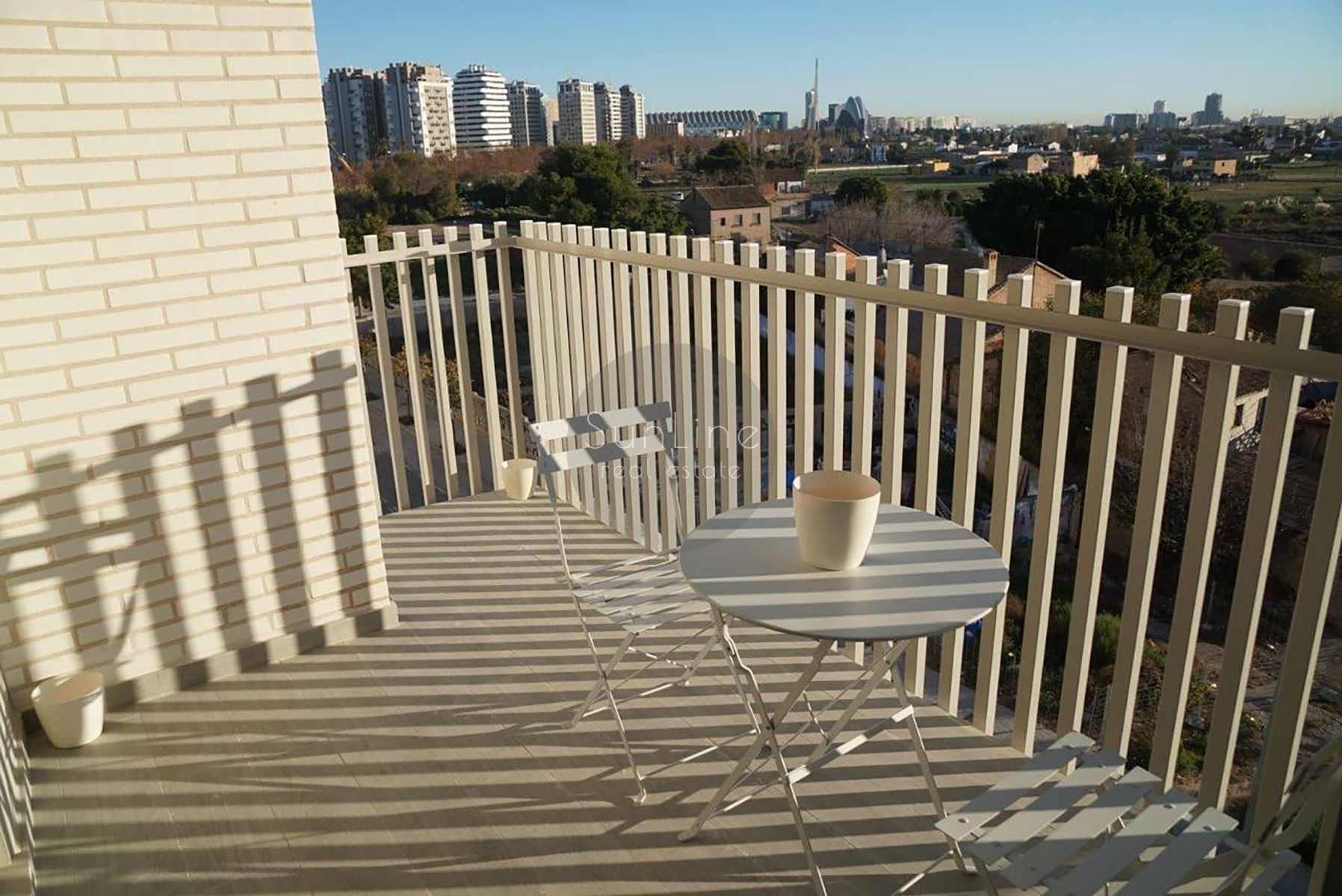 Rent of a modern apartment with a terrace and views of the City of Arts and Sciences