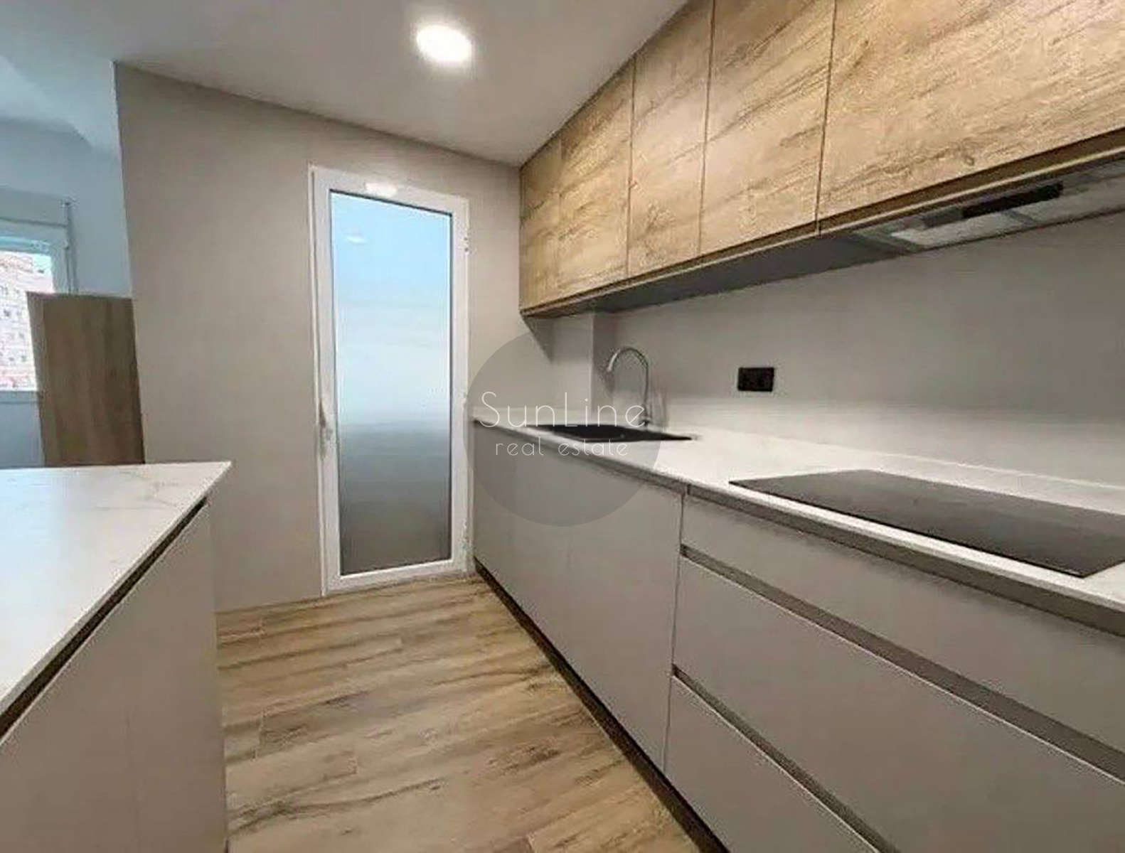 Rent of furnished housing with a terrace in a comfortable neighborhood of Valencia