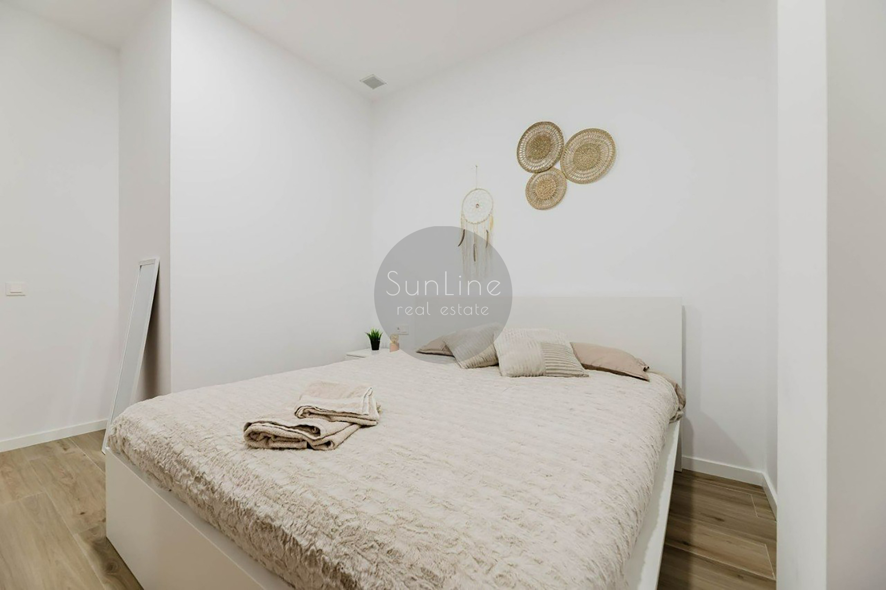 Rent of a bright furnished two-bedroom apartment after renovation