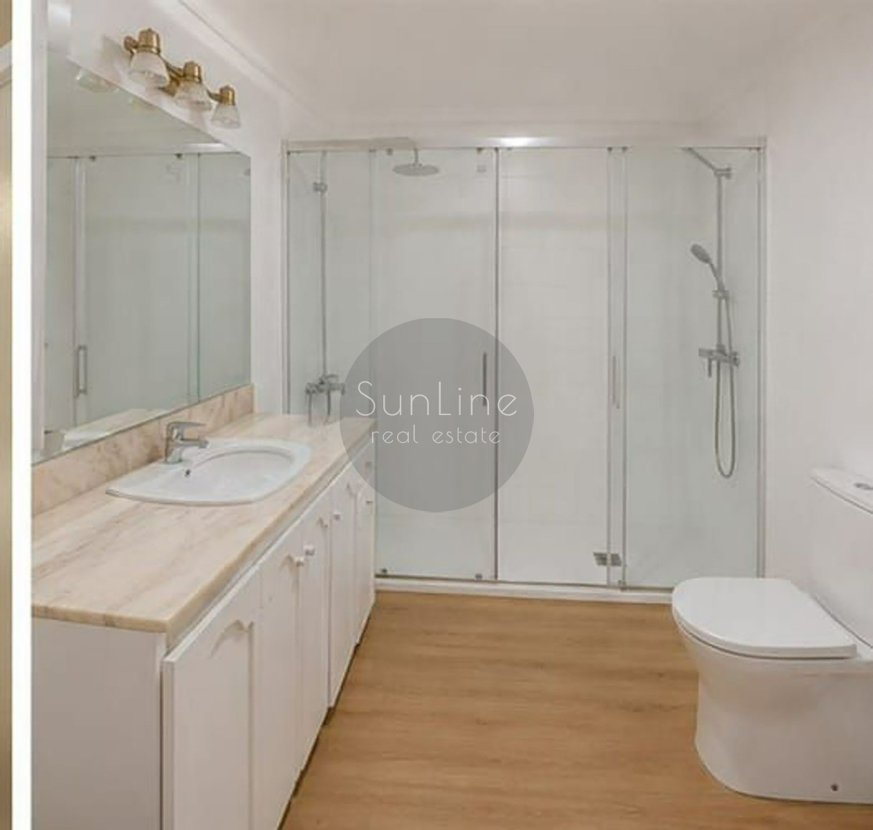 Rent of a bright apartment with four bedrooms, a garage, and a storage room