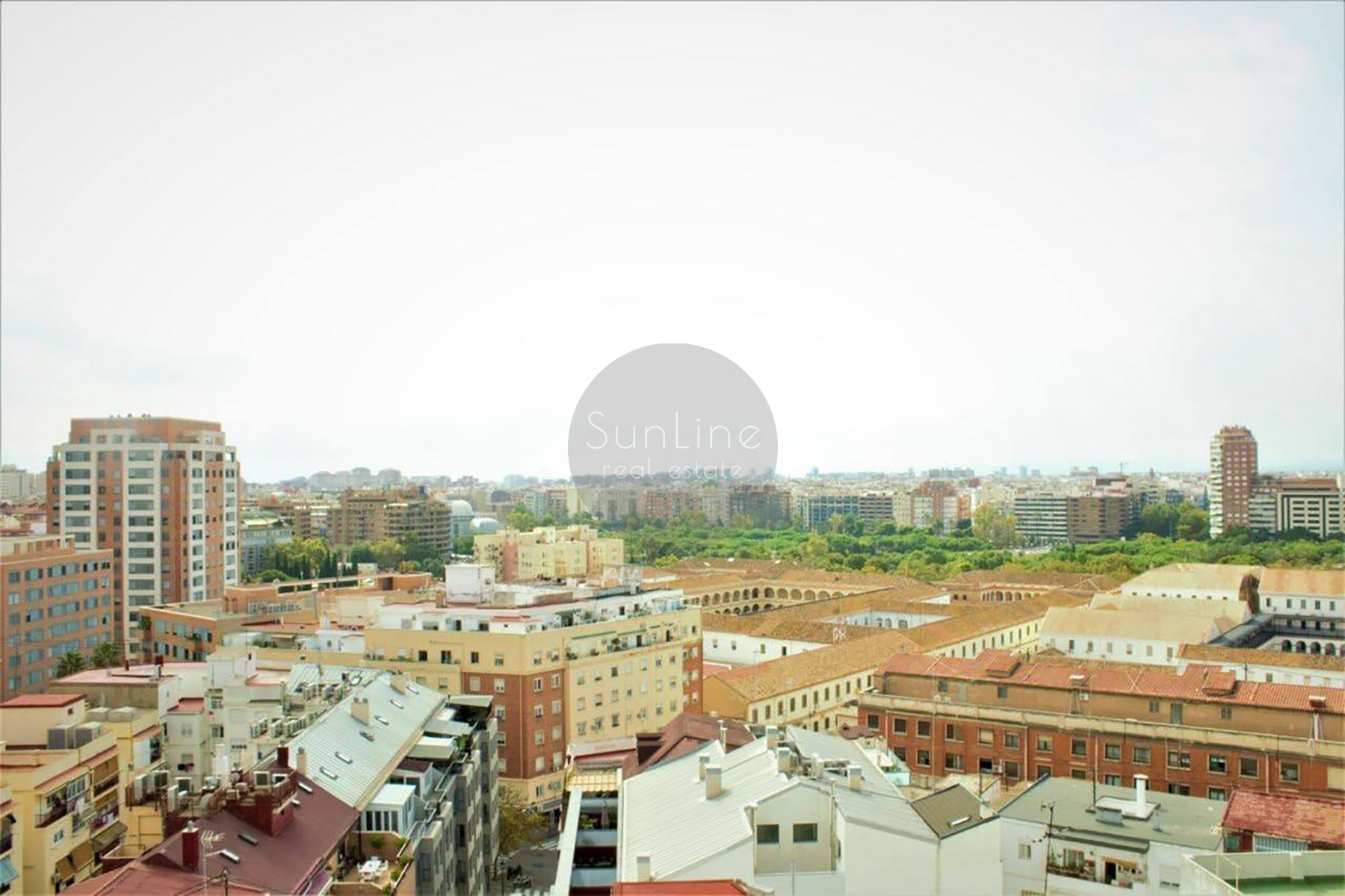Apartment for rent on the 14th floor with a terrace and panoramic view of Valencia