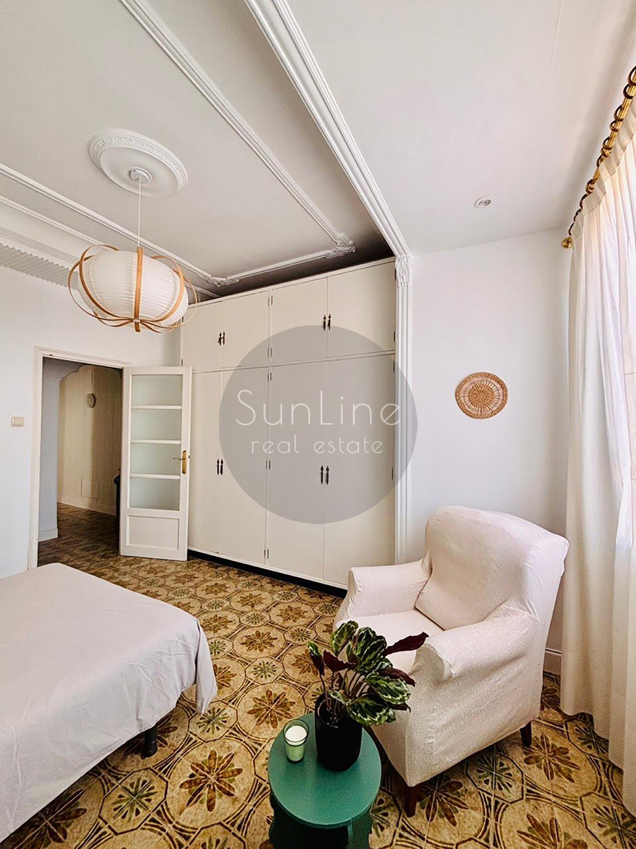Renting a cozy three-bedroom apartment 5 minutes from Turia Park