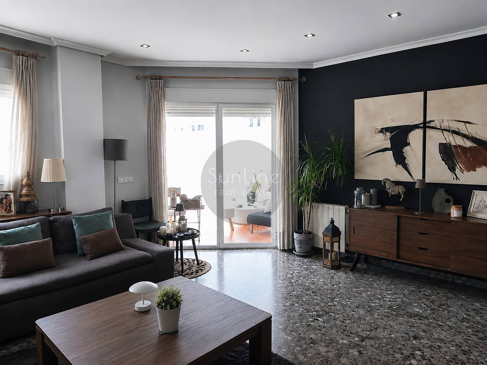 Apartment for sale with good renovation, three bedrooms and a terrace in a complex with a pool in Nou Campanar