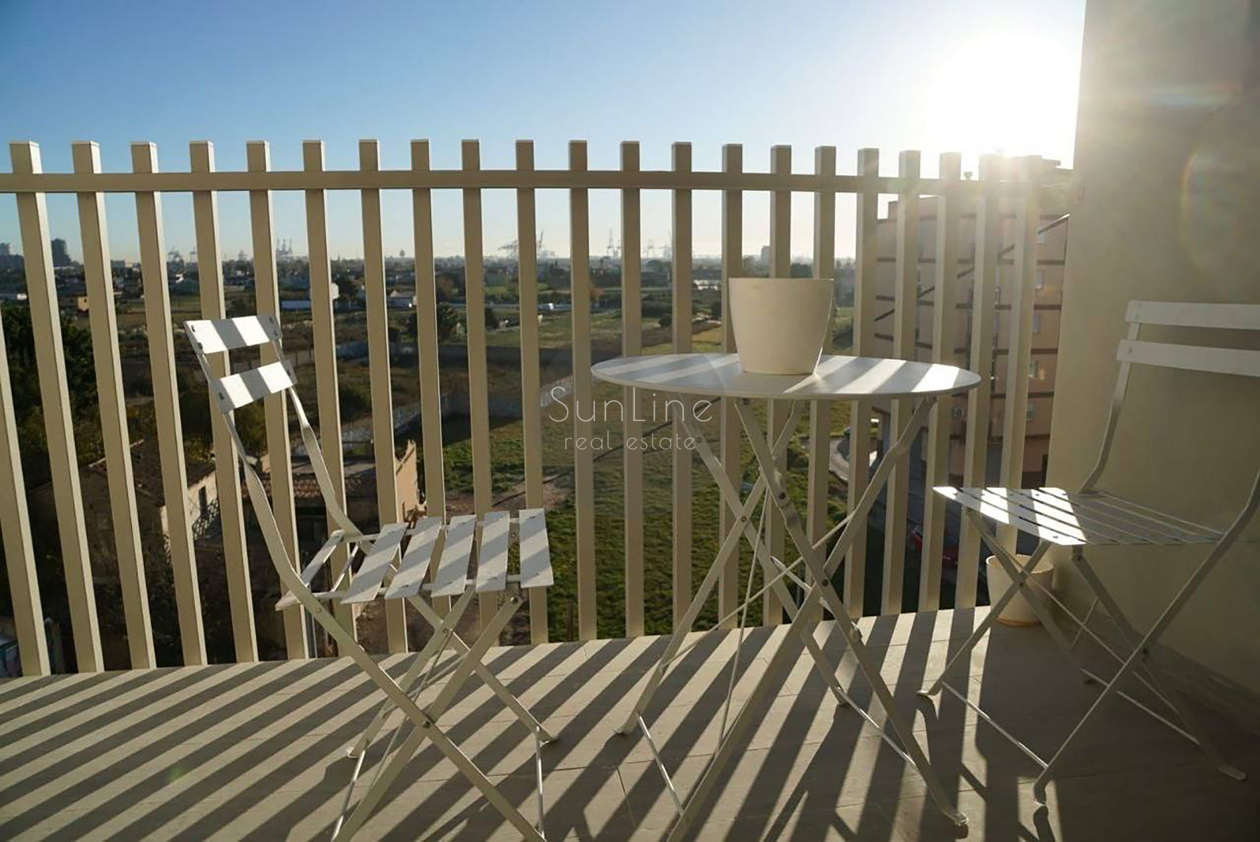 Rent of a modern apartment with a terrace and views of the City of Arts and Sciences