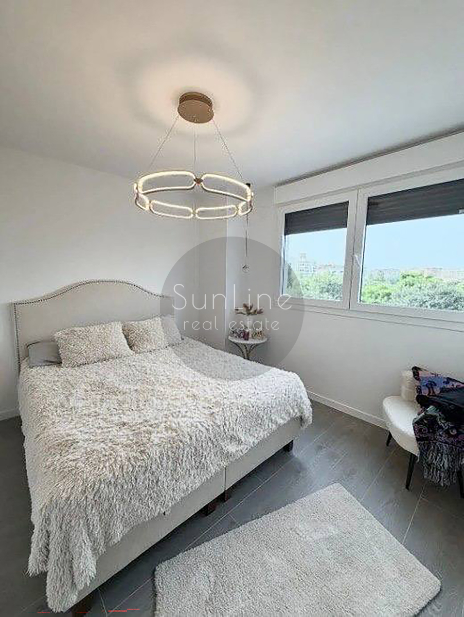 Renting a stylish apartment with a terrace, pool, and garage in Malilla