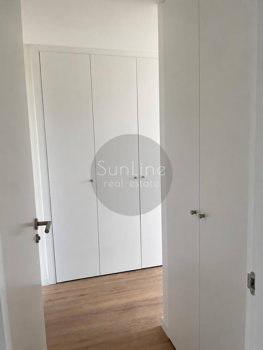 Renting a penthouse with two private terraces, garage and pool in Safranar
