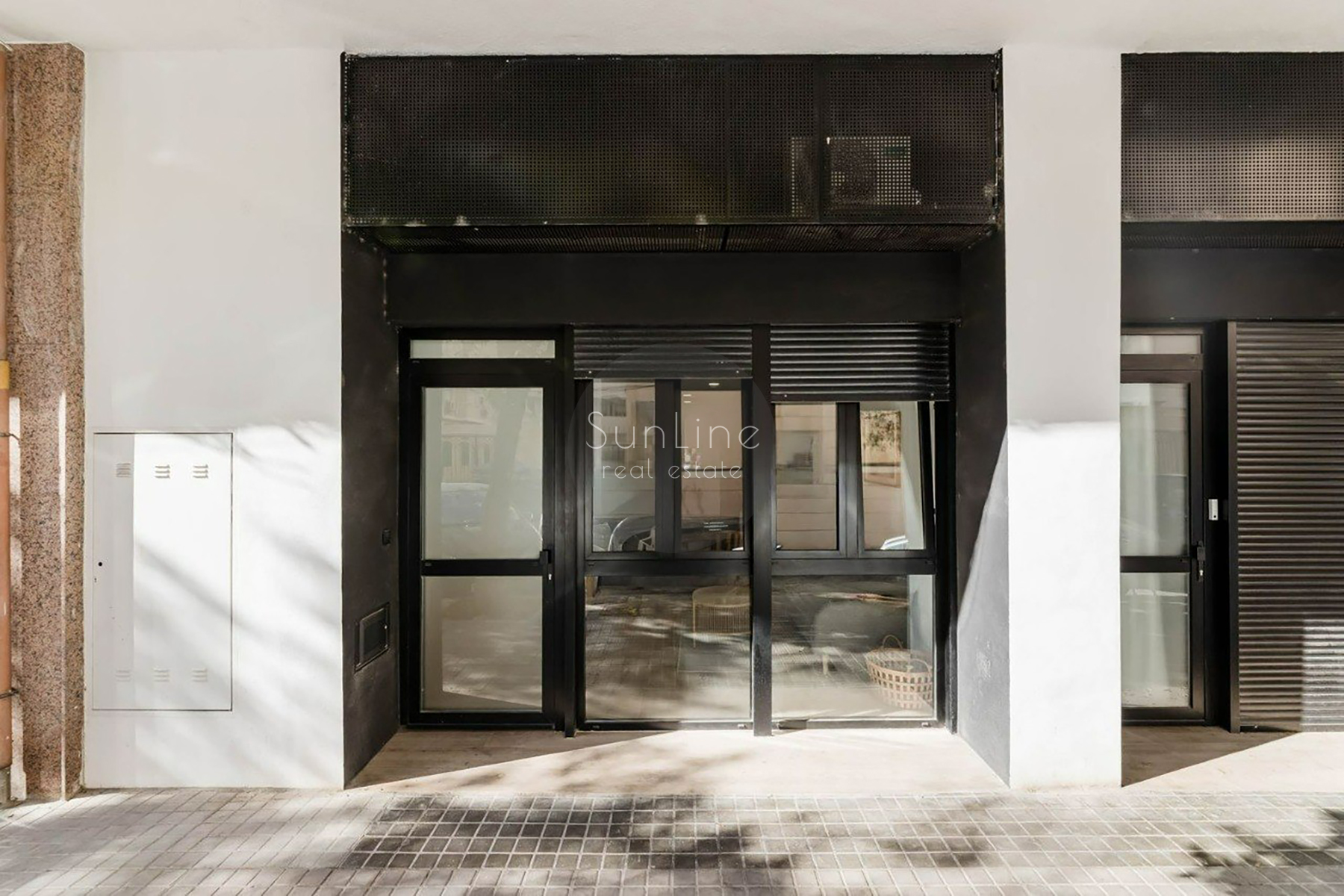 Rent of a bright furnished two-bedroom apartment after renovation