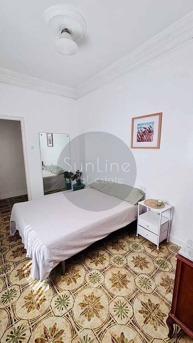 Renting a cozy three-bedroom apartment 5 minutes from Turia Park
