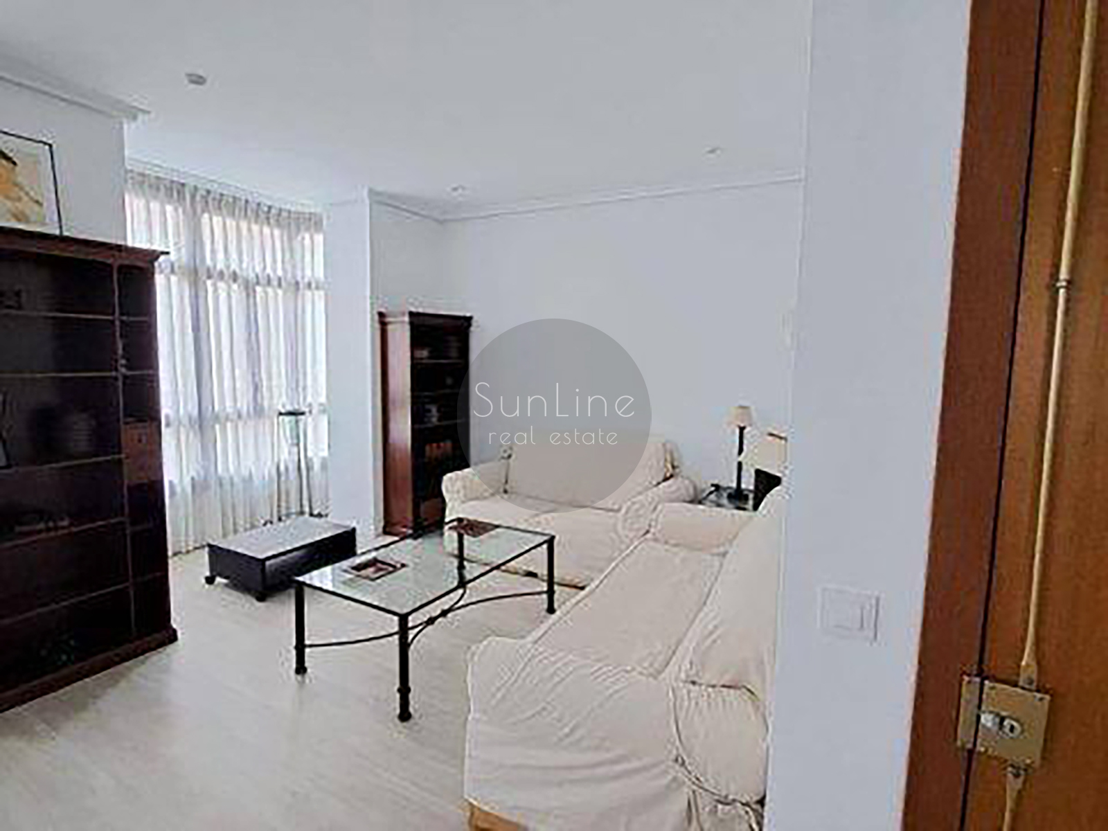 Apartment for rent with new renovation and modern furniture near Valencia's main attractions