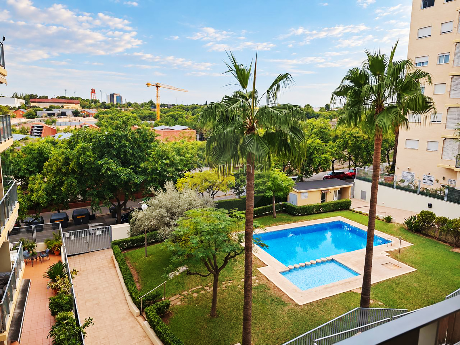 Apartment for sale with terrace, two bedrooms, pool, garage and storage room in Valterne, Paterna