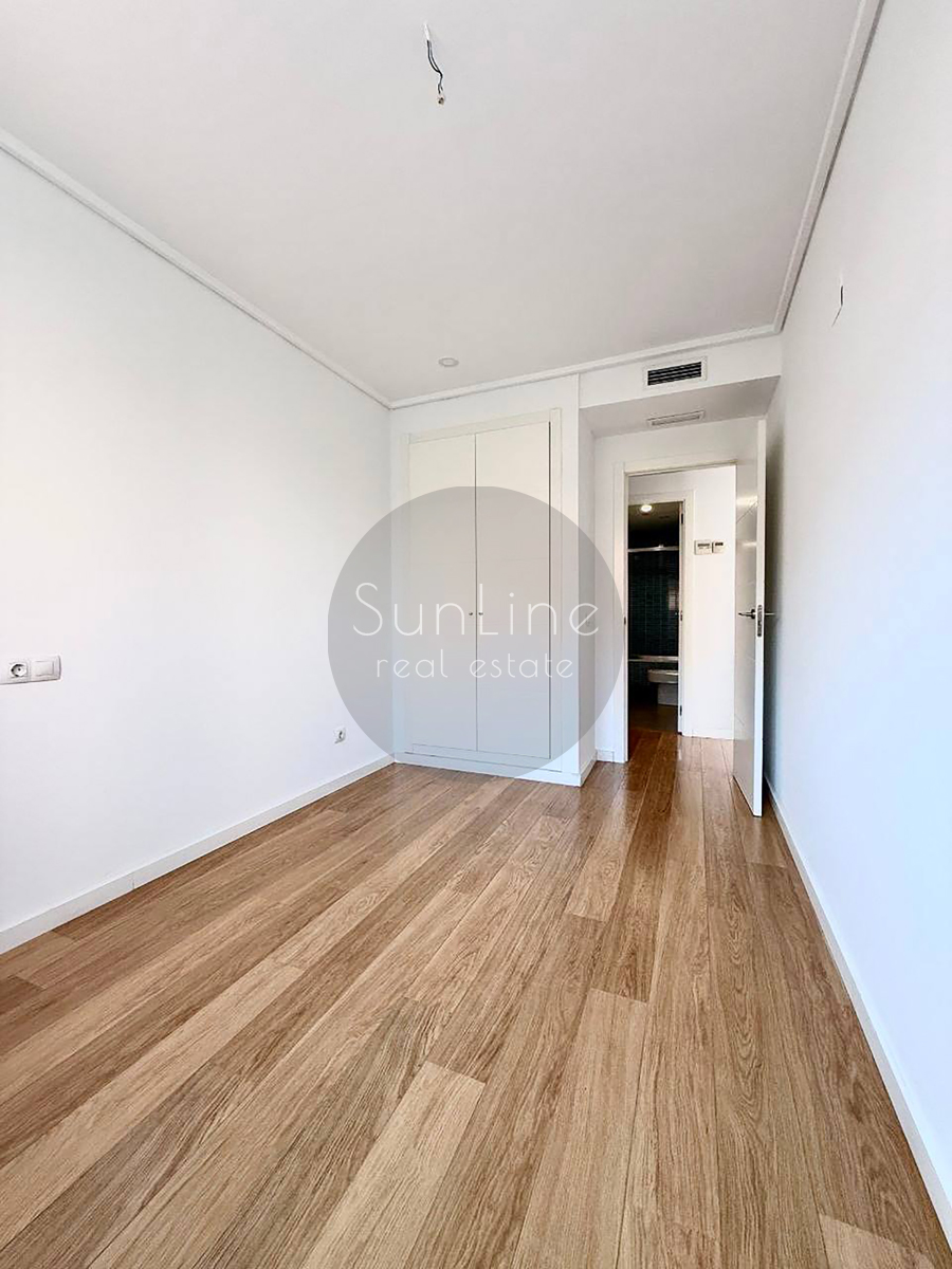 Renting a modern apartment with a pool a few minutes from downtown Valencia
