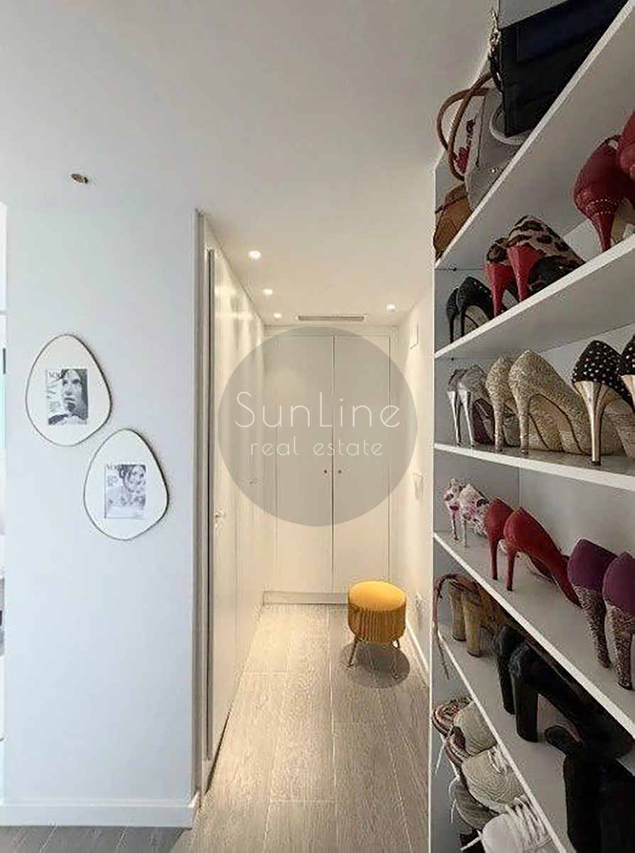 Renting a stylish apartment with a terrace, pool, and garage in Malilla