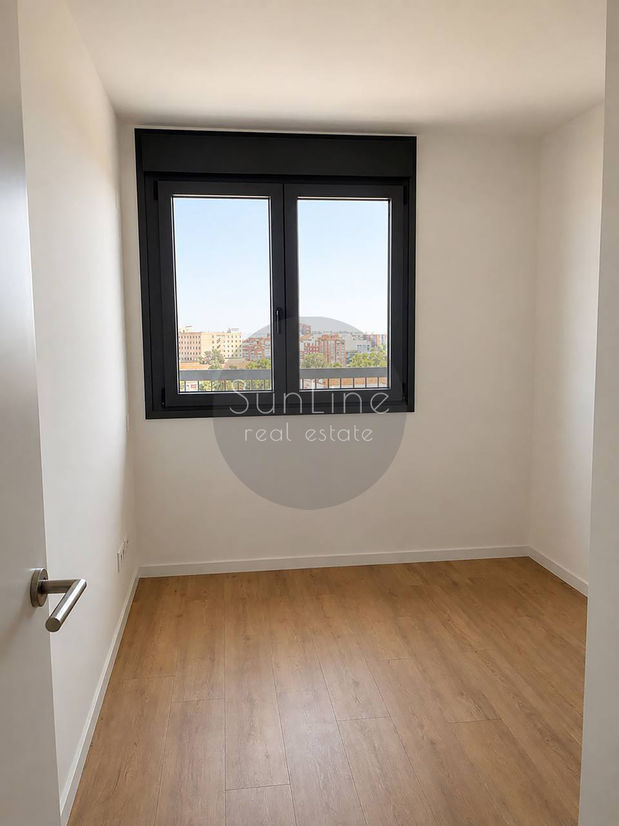 Renting a penthouse with two private terraces, garage and pool in Safranar