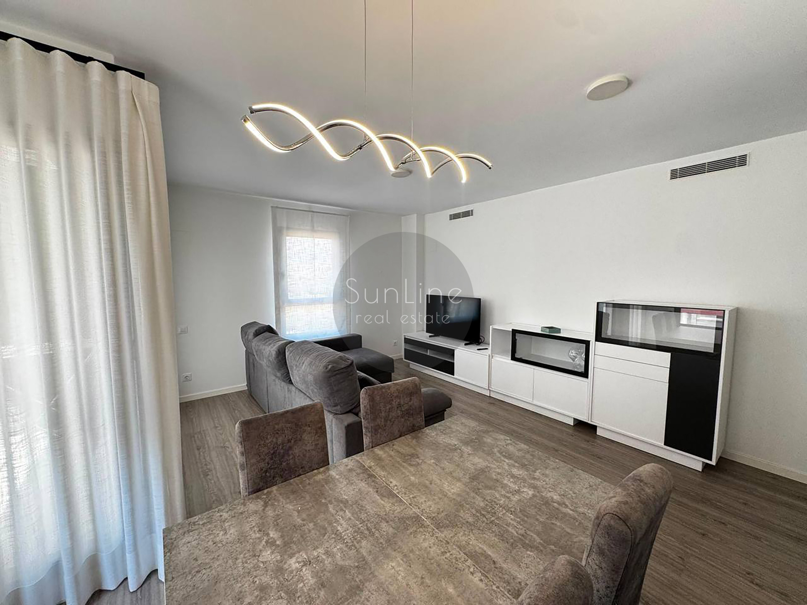 Bright modern apartment with a rooftop pool near the City of Arts and Sciences