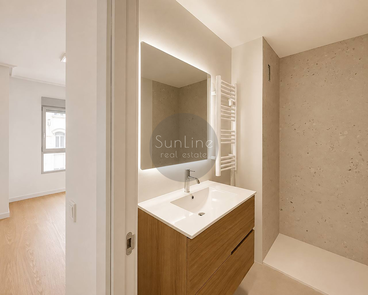 Renting a furnished apartment tailored to your taste with a balcony in a prestigious district