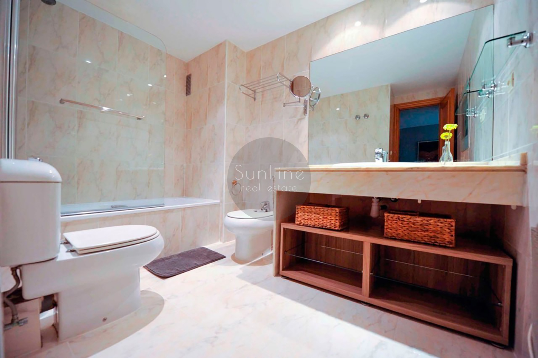 Rent of a cozy furnished apartment with two bedrooms in Playa del Real