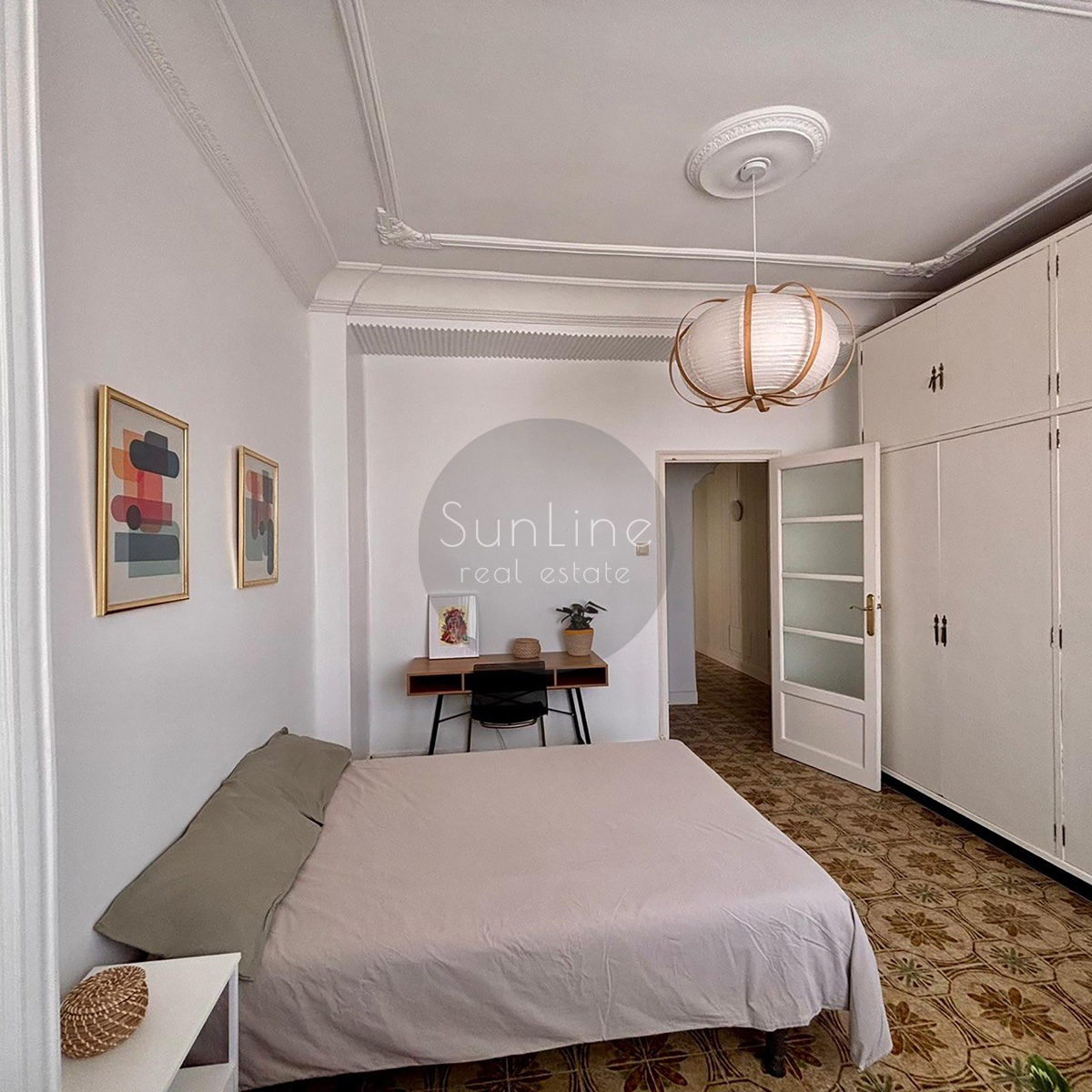 Renting a cozy three-bedroom apartment 5 minutes from Turia Park