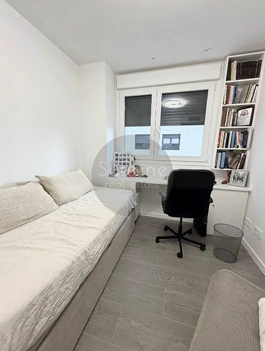 Renting a stylish apartment with a terrace, pool, and garage in Malilla