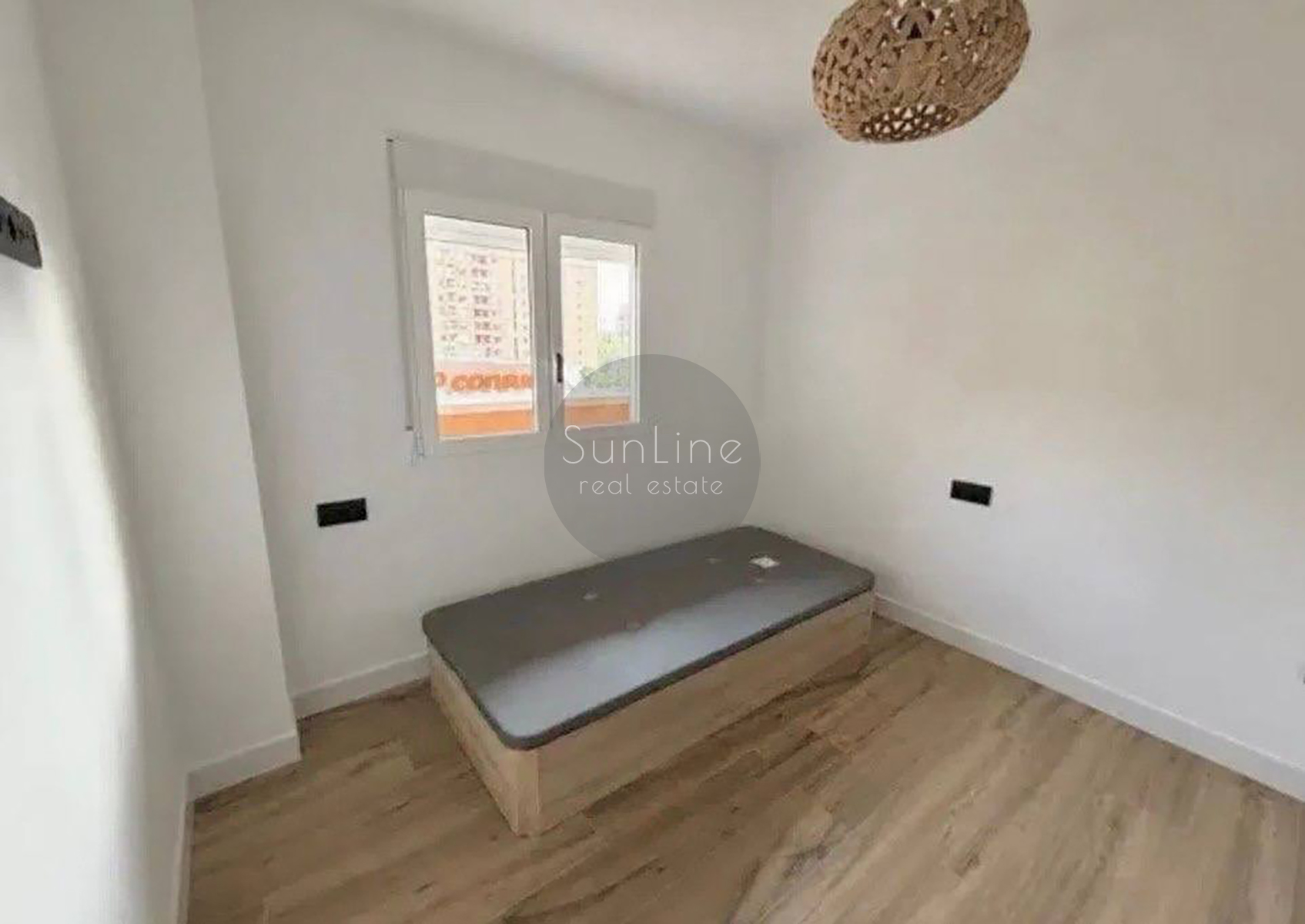 Rent of furnished housing with a terrace in a comfortable neighborhood of Valencia