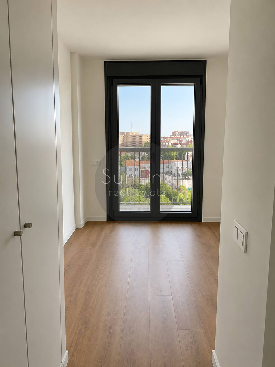 Renting a penthouse with two private terraces, garage and pool in Safranar