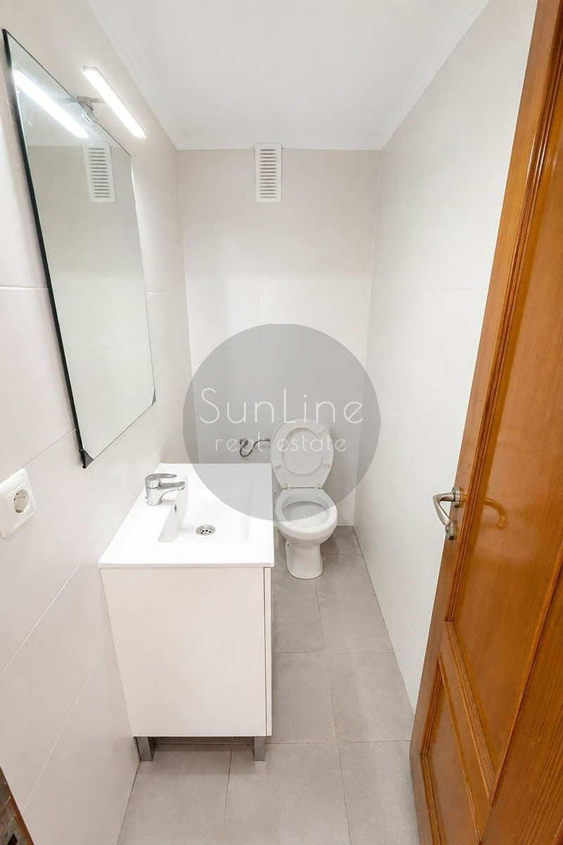 Rent of a bright apartment with four bedrooms, a garage, and a storage room