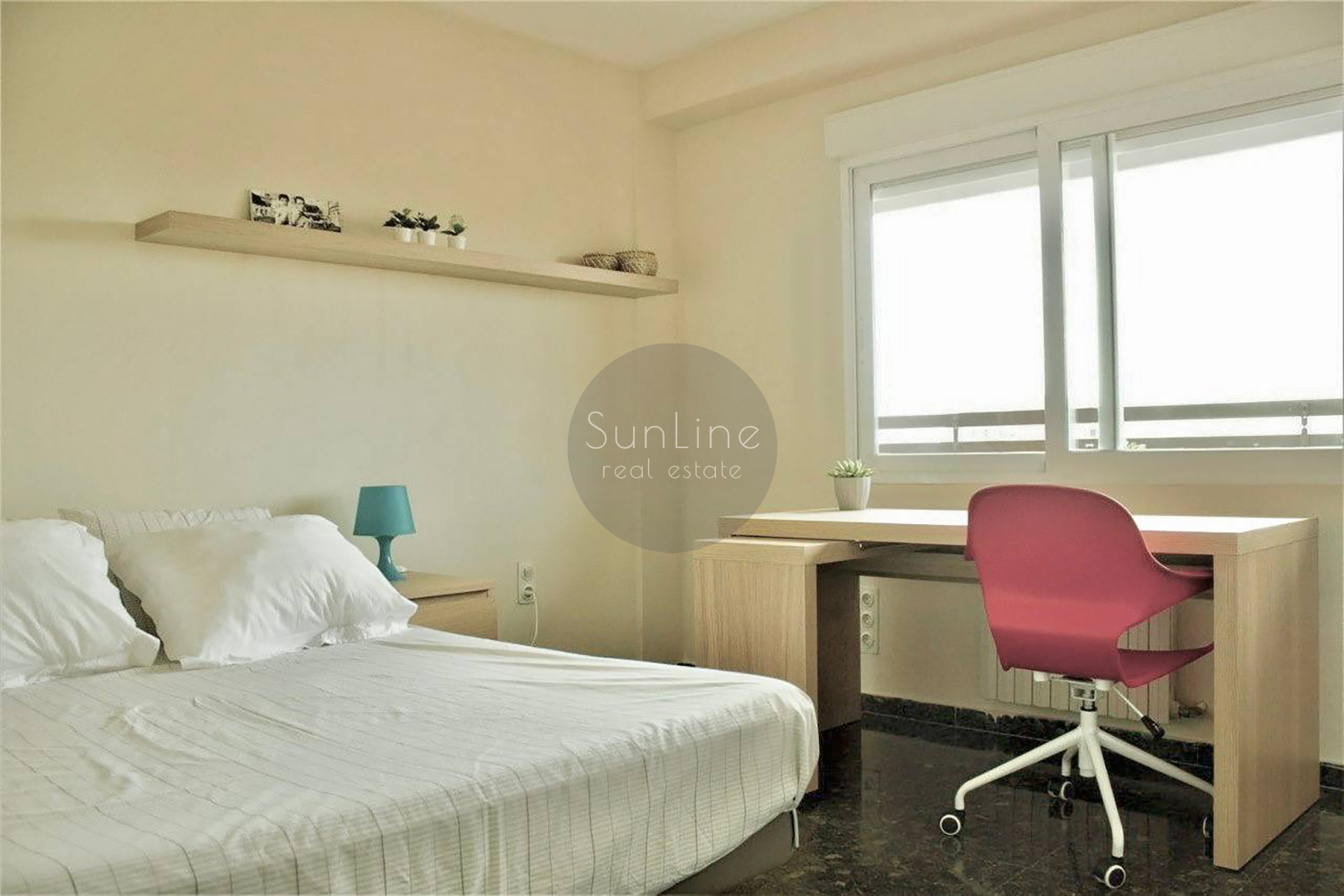 Apartment for rent on the 14th floor with a terrace and panoramic view of Valencia