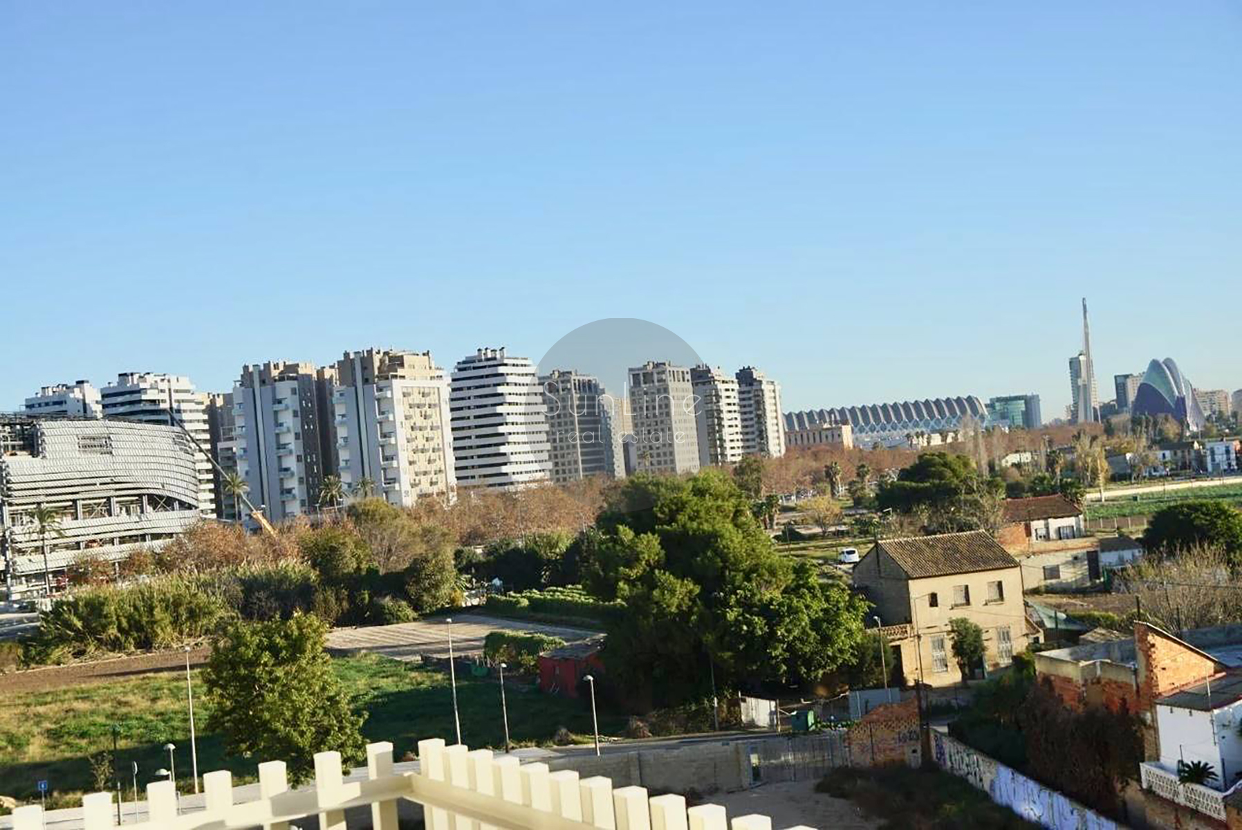 Rent of a modern apartment with a terrace and views of the City of Arts and Sciences