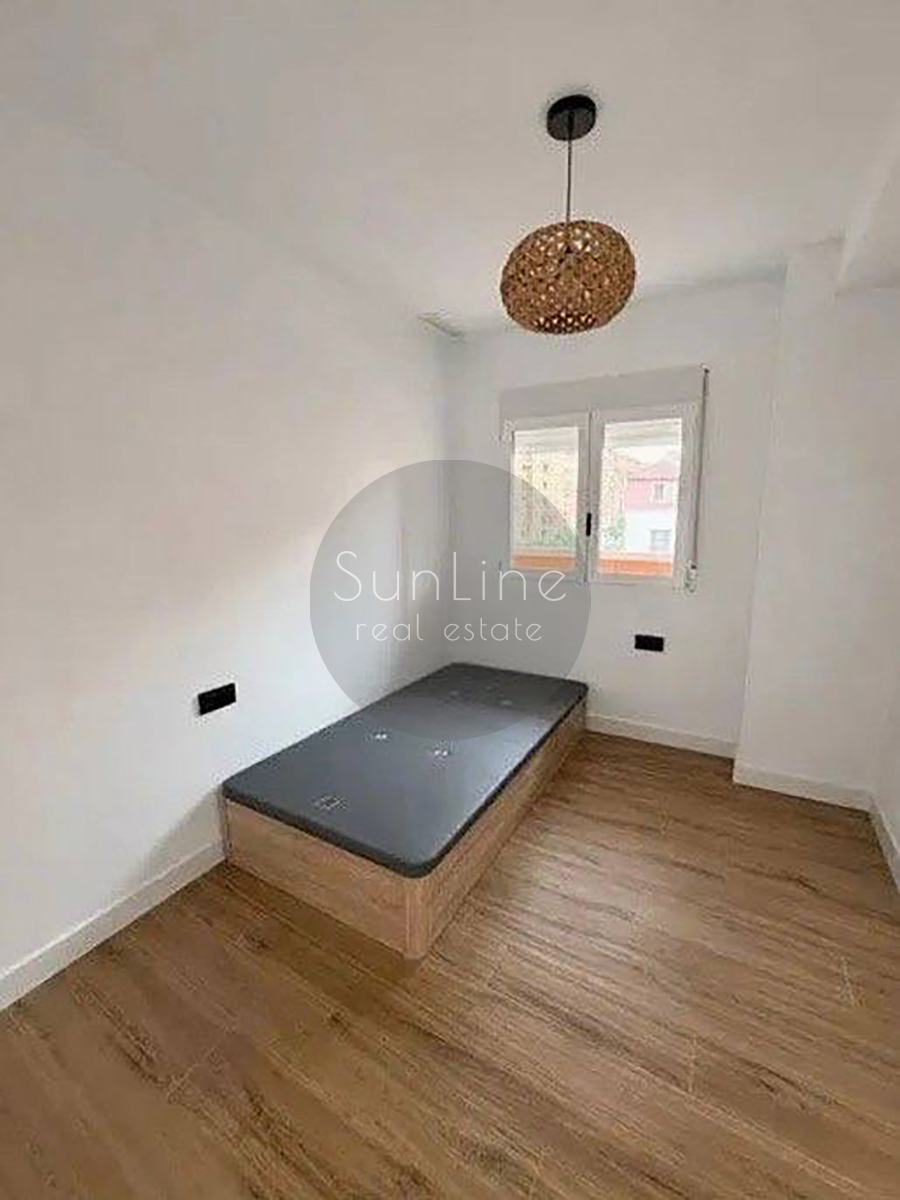 Rent of furnished housing with a terrace in a comfortable neighborhood of Valencia